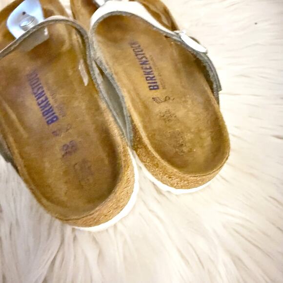 BIRKENSTOCK | Gizeh Soft Footbed Leather Metallic Silver White Sole Sandals | 36 - Picture 4 of 8